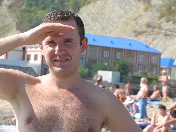 Олег на пляже в Лермонтово